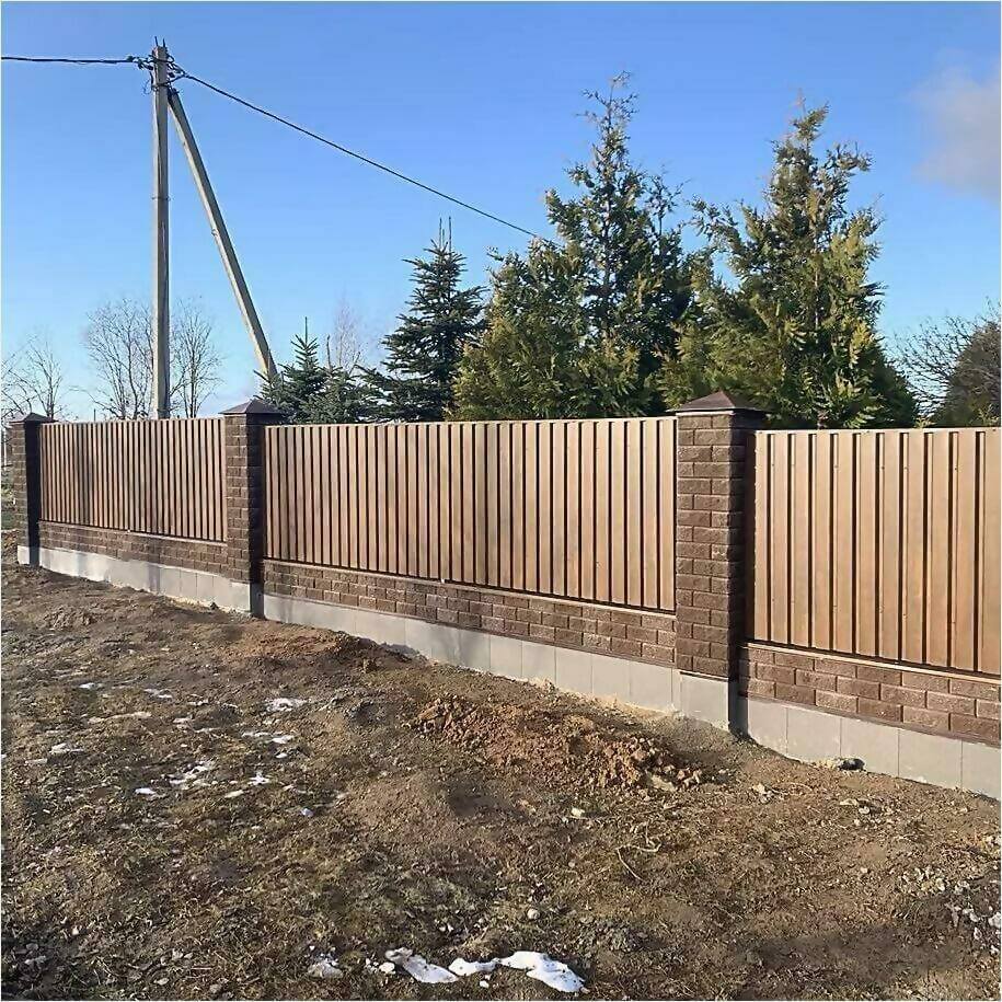 Забор из профлиста НС-21 цвет Printech темное дерево фото1 в Реже